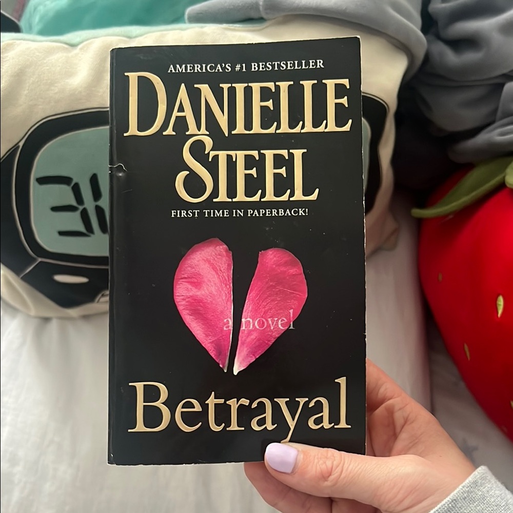 Danielle Steel 'Betrayal' Paperback Book